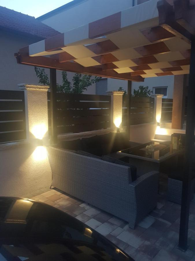 Shine Apartment *